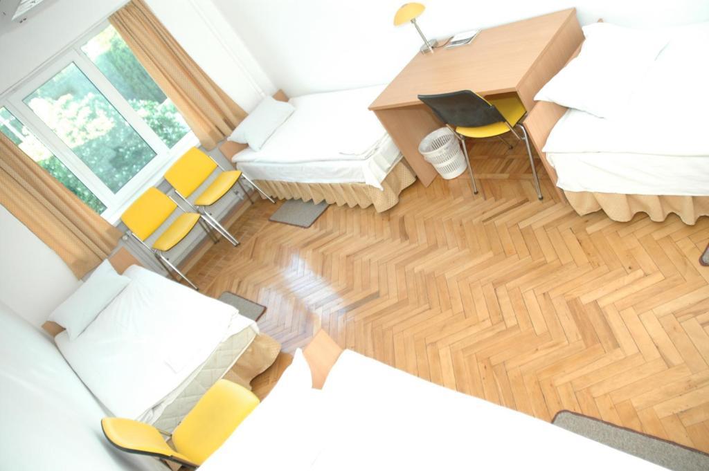 Yellow House Hostel Львов Номер фото