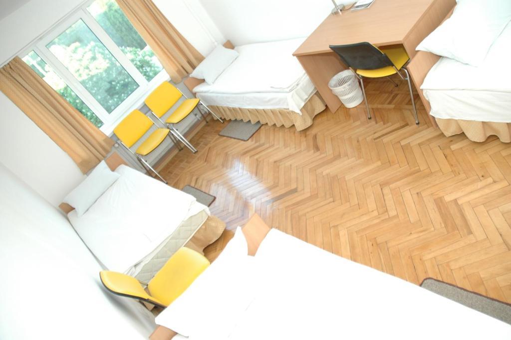 Yellow House Hostel Львов Номер фото